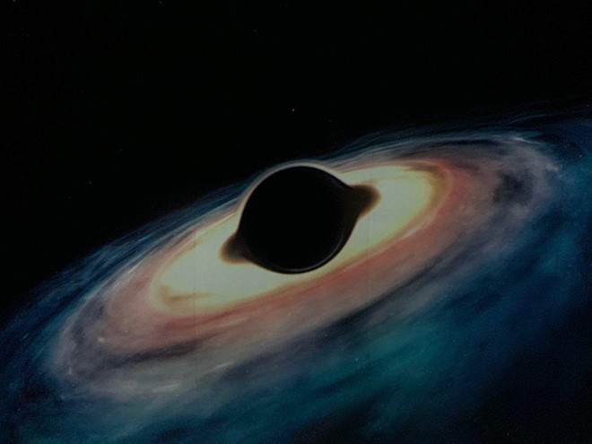 Một tuần trước, các nhà khoa học đã công bố hình ảnh đầu tiên về hố đen. Thú vị là cỗ máy mô phỏng cho kết quả khá giống với thực tế. "Chúng tôi là những gã ngốc gặp may", Giám đốc phát triển kinh doanh của Vulcan - Cooper Moo - cho biết.