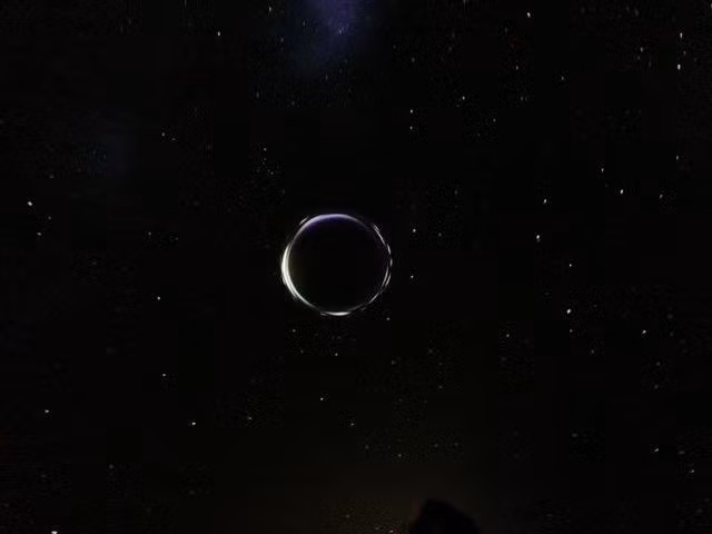 Sau vụ nổ sao, các đám mây khí siêu nóng nhanh chóng bị hút bởi lực hấp dẫn và tạo thành một đĩa bồi tụ quanh chân trời sự kiện. Cuối cùng, người trải nghiệm sẽ được xem mô hình khả kiến của một hố đen, tiến dần về phía dị điểm của nó và hoàn toàn bị lực hấp dẫn “xơi tái”. Cùng với đó là không gian đen tối hoàn toàn vì ánh sáng lúc này đã không còn.