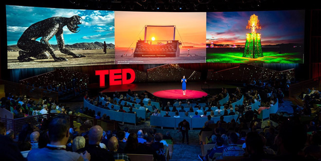 Hội nghị TED thường niên tại Vancouver, Canada nổi tiếng với các cuộc hội thảo kích thích tư duy, nhưng đây cũng là dịp các công ty phô trương nhiều công nghệ tương lai. Những người tham dự hội nghị năm nay có thể đi qua các "phòng mô phỏng ô nhiễm" để trải nghiệm chất lượng không khí ở các thành phố khác nhau, bắt gặp những robot có thể thở như người hoặc nói chuyện với trí tuệ nhân tạo.