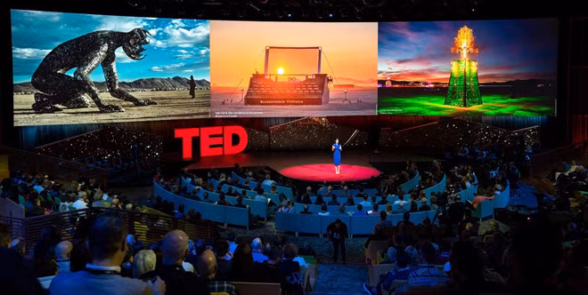 Hội nghị TED thường niên tại Vancouver, Canada nổi tiếng với các cuộc hội thảo kích thích tư duy, nhưng đây cũng là dịp các công ty phô trương nhiều công nghệ tương lai. Những người tham dự hội nghị năm nay có thể đi qua các "phòng mô phỏng ô nhiễm" để trải nghiệm chất lượng không khí ở các thành phố khác nhau, bắt gặp những robot có thể thở như người hoặc nói chuyện với trí tuệ nhân tạo.