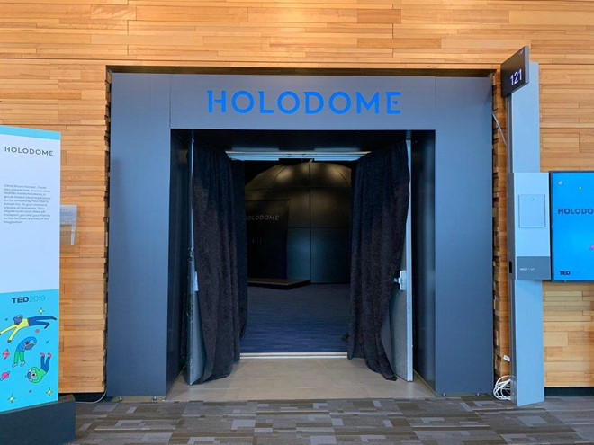 Tại ddayam Holodome - một cỗ máy mô phỏng được phát triển bởi Vulcan, công ty tư nhân thành lập bởi Paul Allen, đồng sáng lập Microsoft - gây chú ý với người tham quan.