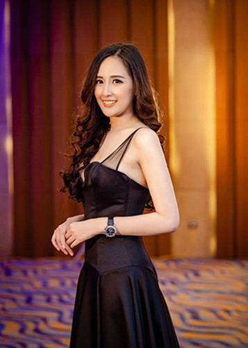 Tham gia một sự kiện tại Hạ Long hồi tháng 5/2018, Mai Phương Thúy thu hút sự chú ý của khán giả khi đeo chiếc đồng hồ thương hiệu Patek Philippe có giá khoảng 82.000 USD (hơn 1,8 tỷ đồng). Ảnh: Nguyễn Thành Đạt.