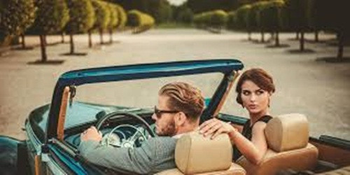 Sống thoải mái trong khả năng tài chính của mình cũng là dấu hiệu cho thấy bạn đang trên đường trở nên giàu có. Nếu số tiền kiếm được nhiều hơn số tiền chi tiêu hàng tháng, tức là bạn đang làm tốt hơn một nửa đất nước.