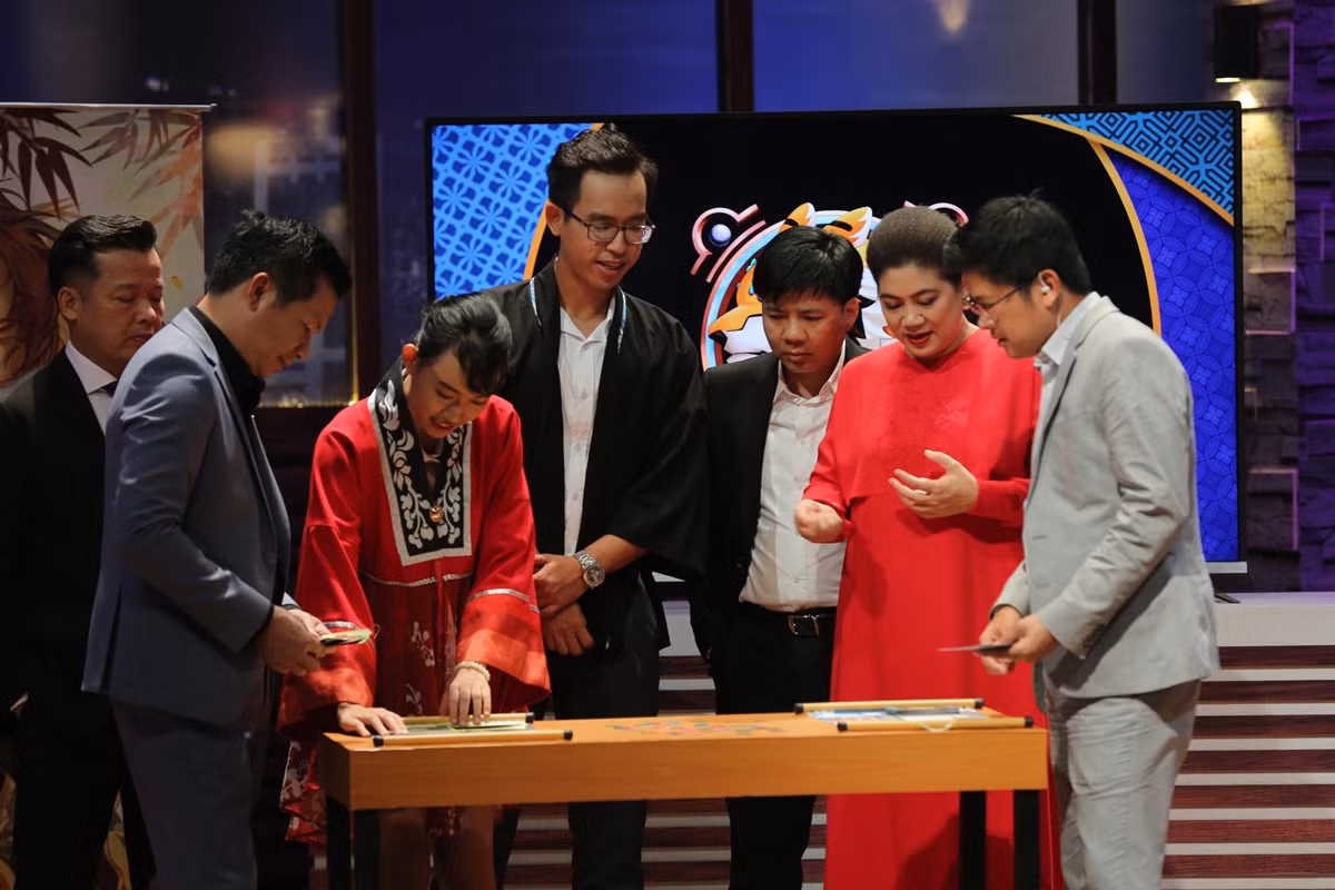 Phạm Vĩnh Lộc và Hồ Phương Thảo – nhà sáng lập của dự án trò chơi Sử Hộ Vương đưa ra đề nghị 1 tỷ đồng cho 10% cổ phần.