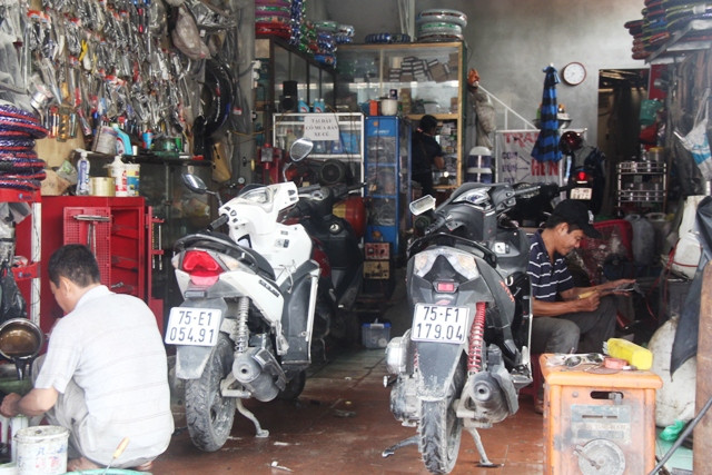 Lat tay nhung chieu 'luoc khach' nham vao nu gioi cua tho sua xe may-Hinh-2