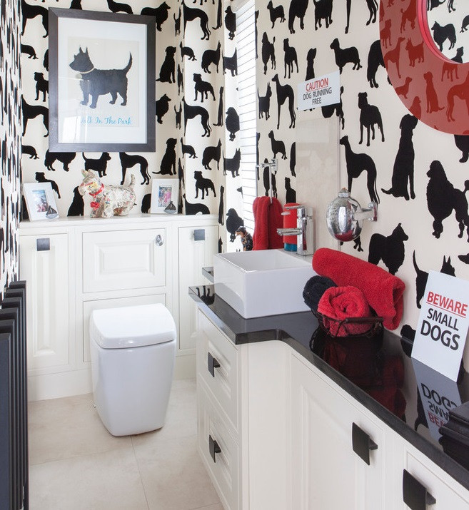 Nhà tắm nhất thiết phải có cửa sổ để tán khí. Nếu không gian hạn chế, hãy tạo loại cánh cửa trượt hoặc cửa mở ra phía ngoài.