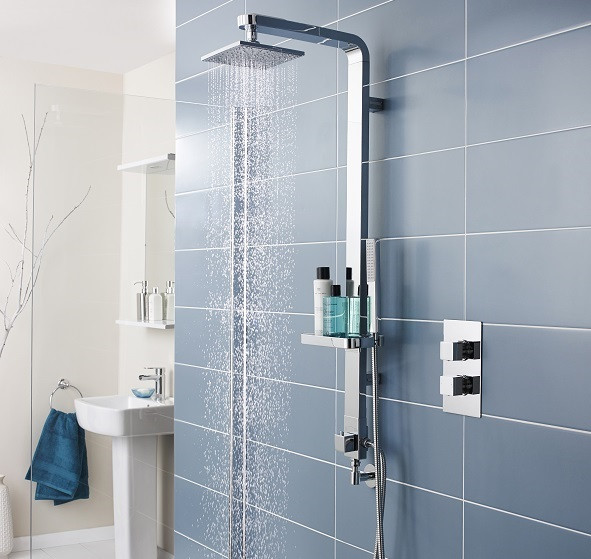 Trong phòng tắm cần sử dụng vật liệu chịu nước. Vì thế bạn nên chọn đã tự nhiên hoặc gỗ cứng để lát sàn.