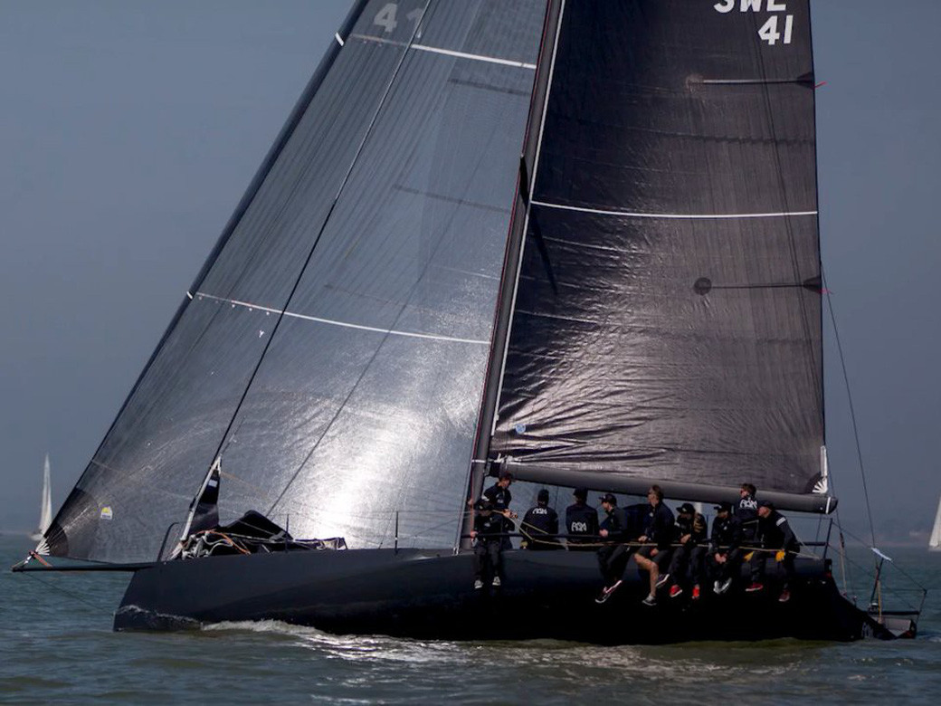 Du thuyền mới nhất của ông mang tên Ran VII, dùng năng lượng điện mà theo ông giúp "nó nhẹ hơn, đỡ ồn hơn và quan trọng nhất là thân thiện với môi trường".