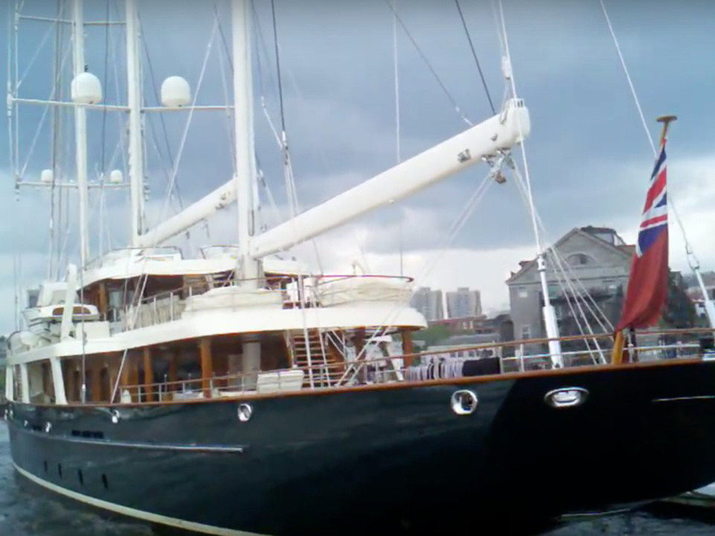 Siêu du thuyền dài 106m với 6 phòng ngủ. Đây này là nơi tiếp đón nhiều người nổi tiếng và giới giàu trong suốt các năm qua.