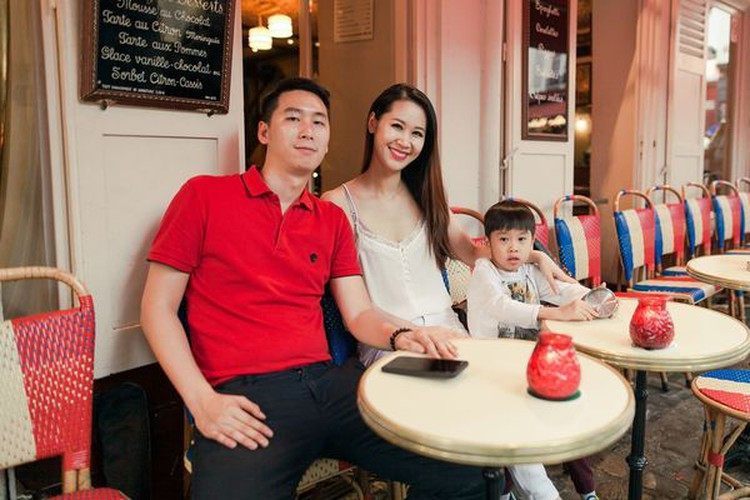 Trong khi đó, Dương Thùy Linh từng tiết lộ mức học phí cho con trai tại một trường quốc tế ở Hà Nội khoảng 600 triệu đồng/năm.