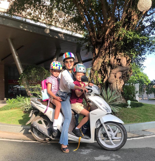 Nữ ca sĩ cho biết chi hơn 100 triệu đồng để đóng học phí cho 2 con mỗi tháng.