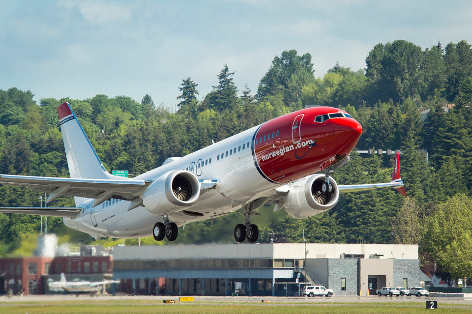 Hãng hàng không giá rẻ lớn thứ 4 tại châu Âu Norwegian Air hiện khai thác 18 chiếc Boeing 737 Max 8. Hãng này đã đặt tổng cộng 110 chiếc 737 Max từ Boeing.