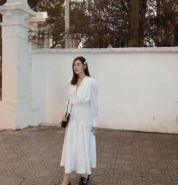 Ngắm những khoảnh khắc đời thường của nàng Á hậu Tường San, chúng ta sẽ nhận thấy cô nàng ăn vận đơn giản, nhưng vô cùng thanh lịch và tinh tế.