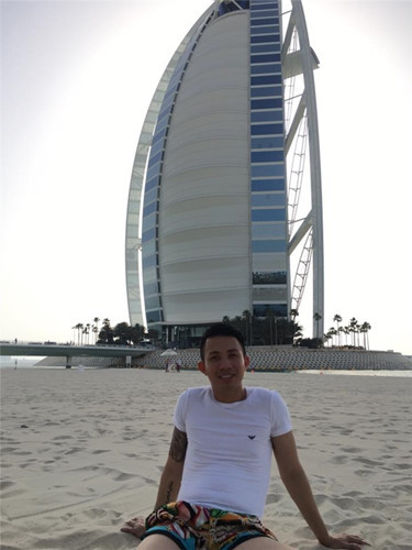 Trên trang cá nhân, Minh Nhựa từng khoe ảnh du lịch tới Dubai. Ảnh: FBNV.
