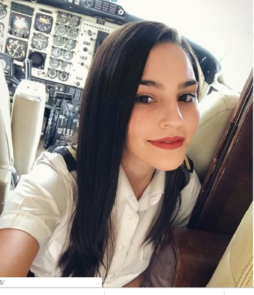 Ana thường chia sẻ ảnh mình xuất hiện trong buồng lái máy bay lên trang cá nhân với hơn 50.000 lượt theo dõi. Ảnh: Instagram.