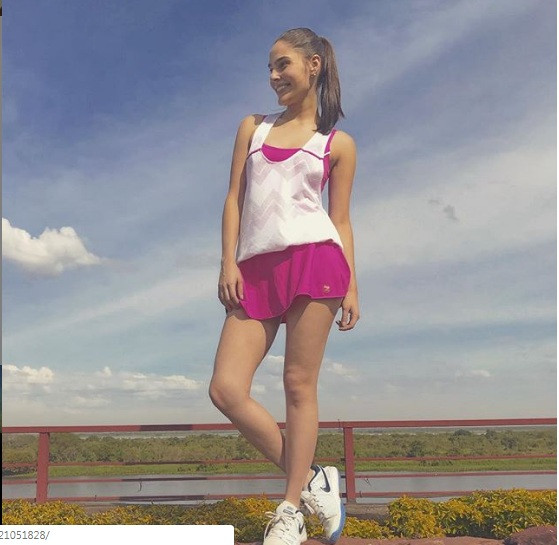 Cộng đồng mạng khắp nơi trên thế giới đều không tiếc lời khen ngợi và cho rằng đây chính là “nữ phi công nóng bỏng nhất thế giới”. Ảnh: Instagram.