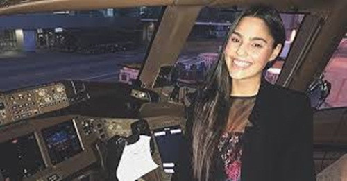 Với nữ phi công 9X, bay là cách tốt nhất khiến tâm hồn bình an và mở rộng tầm nhìn. Ảnh: Hayat.ba.