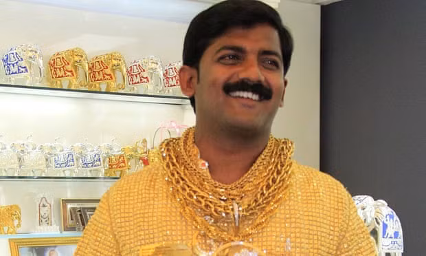 Muon kieu khoe vang tren pho gay choang cua dai gia