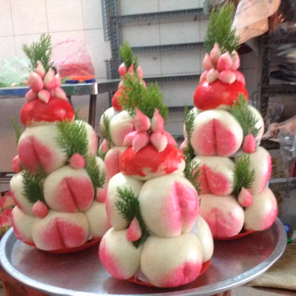 Loại bánh bao này có hình dáng giống hệt quả đào tiên. Bên trong lớp vỏ bánh là nhân đỗ xanh, sen nhuyễn hoặc không nhân. Ảnh: FB Bánh Mứt Bến Tre.