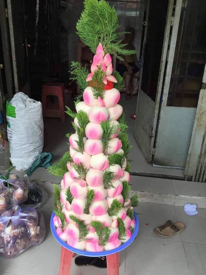 Tháp bánh bao đào tiên giá dao động từ 1 - 1,2 triệu đồng, tùy vào số lượng bánh. Ảnh: FB Van An Nguyen.