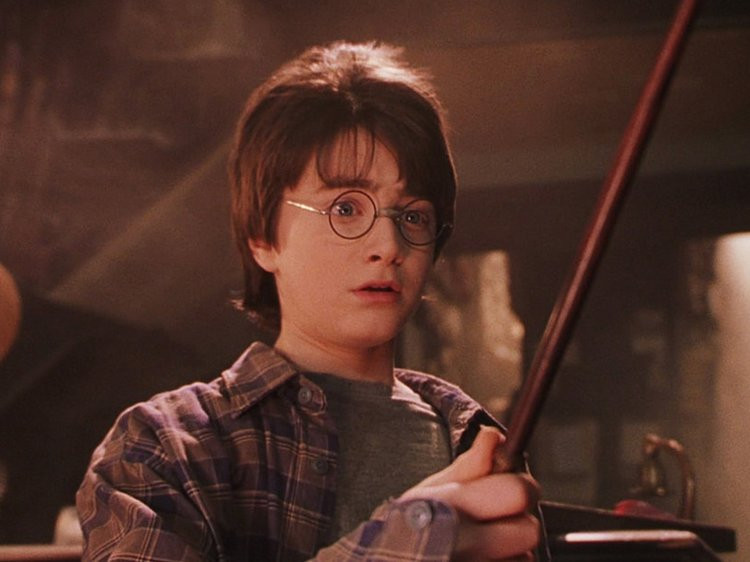 Cửa hàng Harry Potter tại sân bay Heathrow (London, Anh) có bán cả bản sao cây đũa thần của Harry.