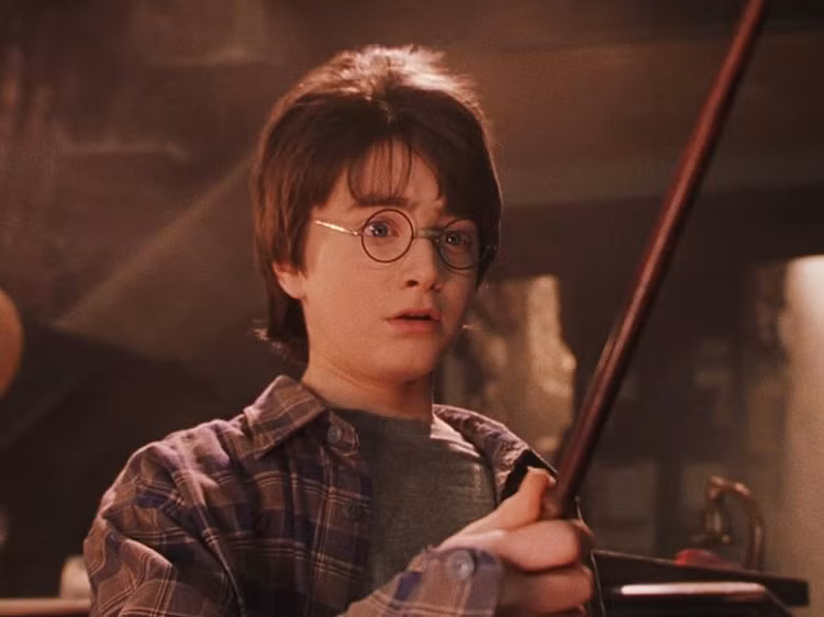 Cửa hàng Harry Potter tại sân bay Heathrow (London, Anh) có bán cả bản sao cây đũa thần của Harry.