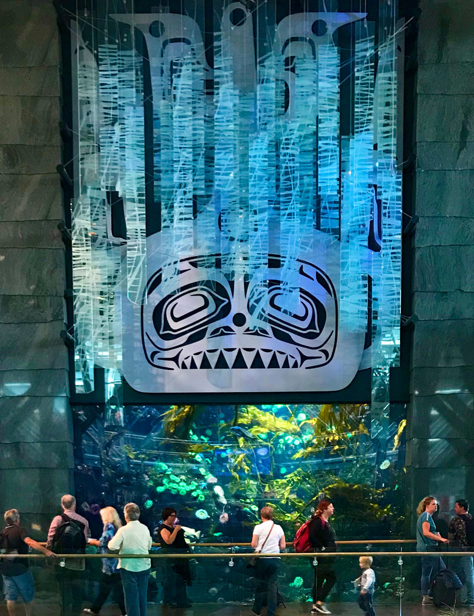 Ngay tại sân bay quốc tế Vancouver (Canada), hành khách cũng có thể tham quan thủy cung với hàng trăm loài sinh vật biển độc đáo.