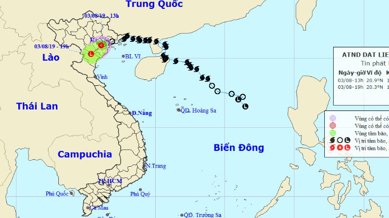 “An choi khong so mua roi”: Doi ban ra don ban nhau ngay giua troi bao