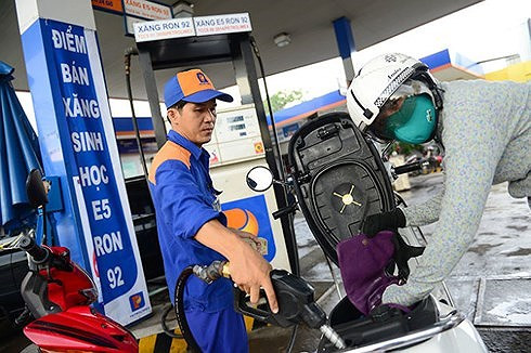 Xăng RON 95 giảm 316 đồng, giá bán không cao hơn 20.919 đồng/lít.