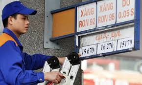 Dữ liệu của Bộ Công Thương cho thấy, bình quân giá thành phẩm xăng dầu thế giới 15 ngày qua giảm ở nửa đầu kỳ tính giá nhưng lại tăng trở lại trong vài ngày gần đây, mức 70,028 USD một thùng xăng RON 92 (loại pha chế xăng E5 RON 92). Mỗi thùng RON 95 giảm hơn 1,6 USD so với cách đây 15 ngày, 72, 89 USD/thùng...