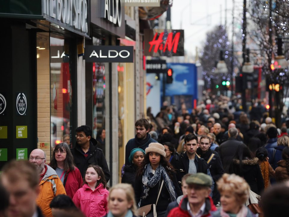 Nếu cho mỗi người trên thế giới 10 USD, Bill Gates vẫn còn lại 30 tỷ USD.