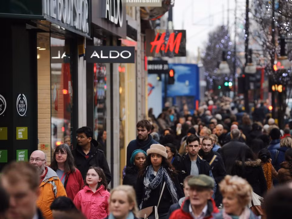 Nếu cho mỗi người trên thế giới 10 USD, Bill Gates vẫn còn lại 30 tỷ USD.