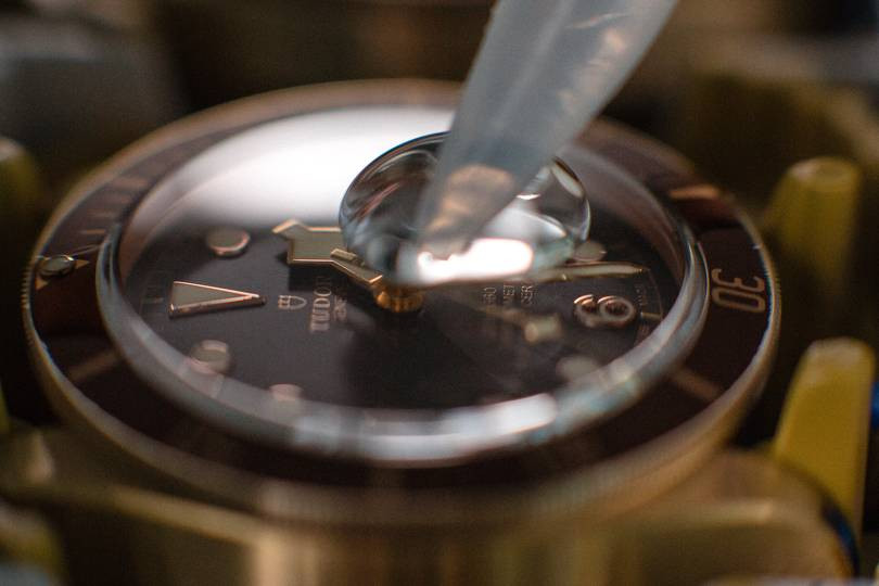 Bài kiểm tra thử độ sốc nhiệt của đồng hồ Tudor. Nguồn ảnh: Hodinkee.