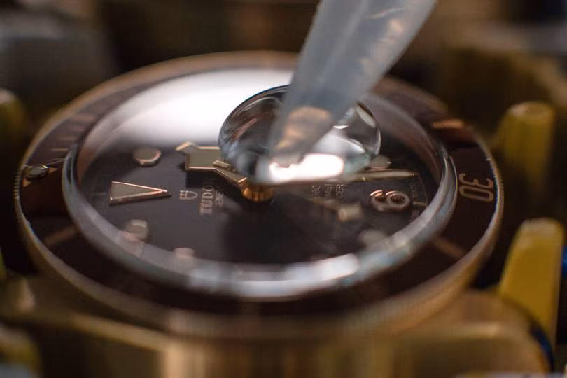 Bài kiểm tra thử độ sốc nhiệt của đồng hồ Tudor. Nguồn ảnh: Hodinkee.