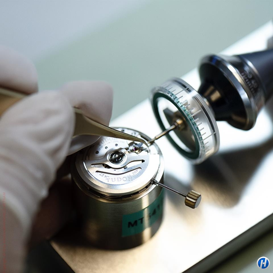 Khu vực lắp ráp khá rộng, được khép kín để hạn chế bụi trong không khí.