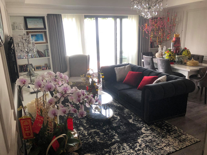 Không gian đầy sắc hoa đón Tết Mậu Tuất 2018 của vợ chồng Lương Thế Thành - Thúy Diễm. Ảnh: Zing.