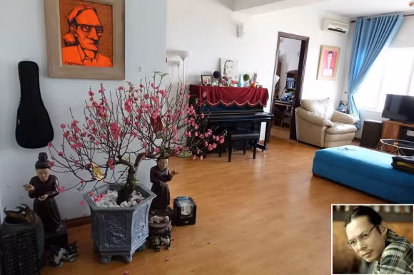 Không gian tràn ngập sắc xuân trong nhà đạo diễn Trần Lực. Ảnh: Nld.