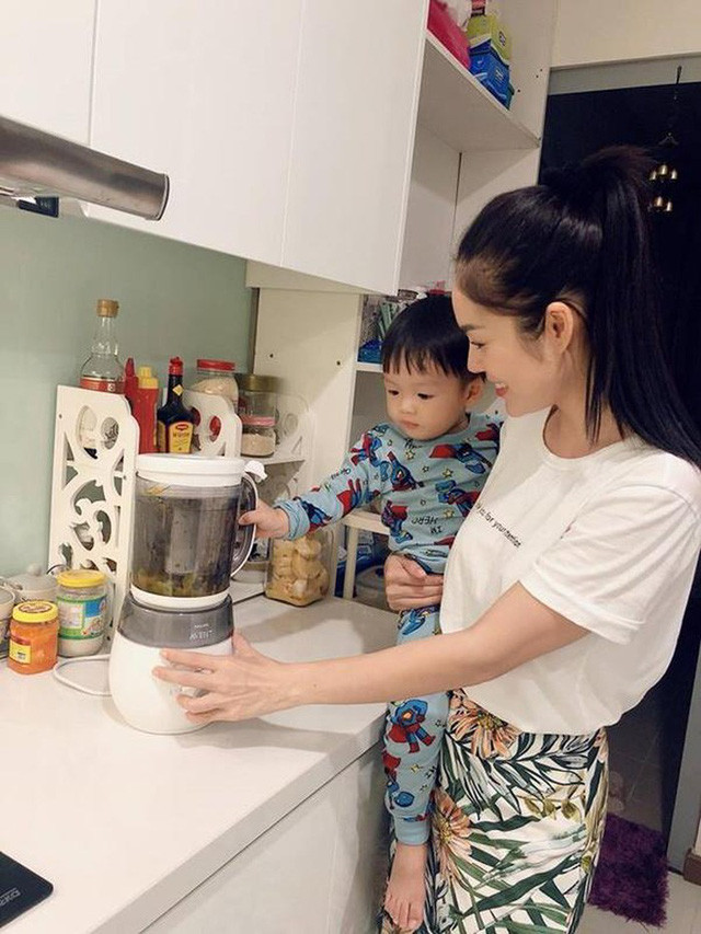 Nhà bếp đầy đủ dụng cụ nấu nướng hiện đại. Ảnh: Giadinhnet.