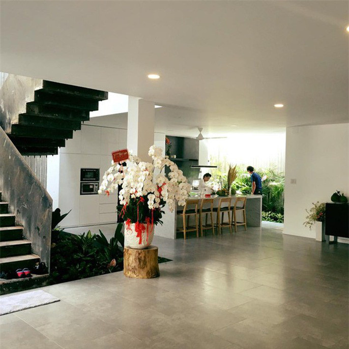 Phòng ăn với không khí quây quần, đầm ấm. Ảnh: Nld.