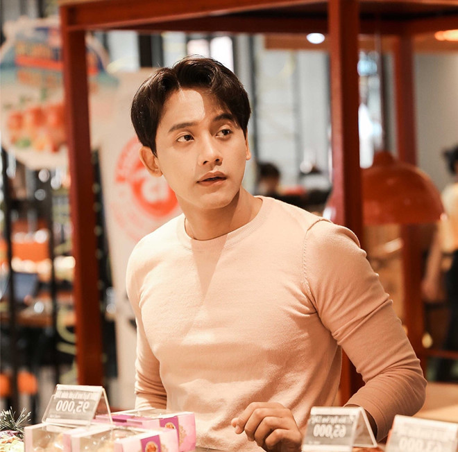 Tuy nhiên, anh chàng từ chối trả lời về chuyện nhà cửa khi fan đưa ra câu hỏi. Ảnh: Zing.