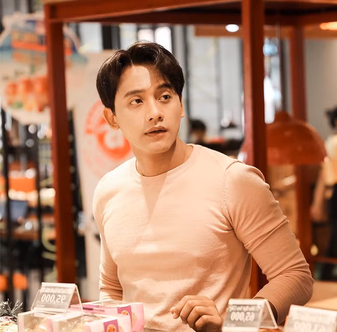 Tuy nhiên, anh chàng từ chối trả lời về chuyện nhà cửa khi fan đưa ra câu hỏi. Ảnh: Zing.