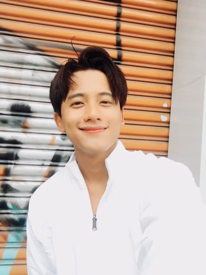 Mai Tài Phến sinh năm 1991 trong một gia đình trung lưu tại Bạc Liêu. Tuy nhiên, năm học lớp 2, anh đã rời xa gia đình để xuống nhà người thân ở Cà Mau học. Ảnh: Petrotimes.