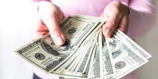 Treo ảnh lệch, ảnh u tối. Không ít người thích treo các bức ảnh gia đình trên tường nhà nhằm mục đích trang trí, đồng thời có thể khích lệ tinh thần, khơi dậy sự gắn kết cho mọi thành viên trong nhà.