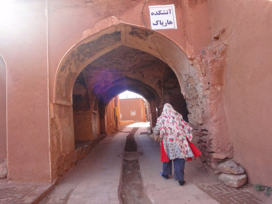 Những năm gần đây, dân số của làng cổ Abyaneh giảm xuống đáng kể, còn khoảng 250 người, chủ yếu là người già. Ảnh: Synotrip.