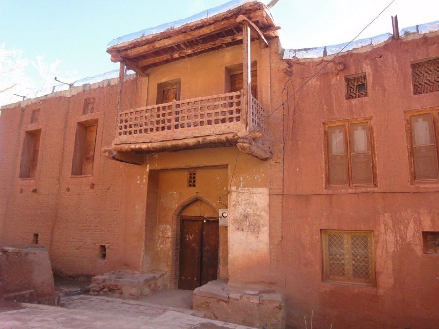 Làng quay mặt về phía đông nhìn ra thung lũng để nhận tối đa lượng ánh sáng mặt trời và giảm thiểu ảnh hưởng của các cơn gió thổi vào mùa đông. Ảnh: Synotrip.