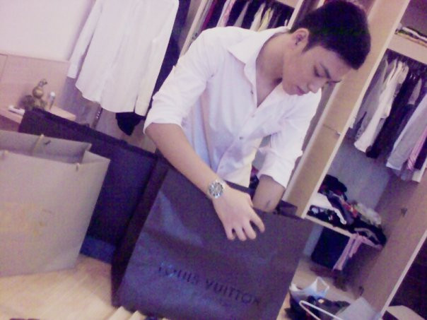 Tủ quần áo của Bảo Hưng đều có sự góp mặt của các thương hiệu thời trang nổi tiếng như Hermes, Louis Vuitton của Pháp, Gucci đến từ Ý,...Ảnh: Tiin.