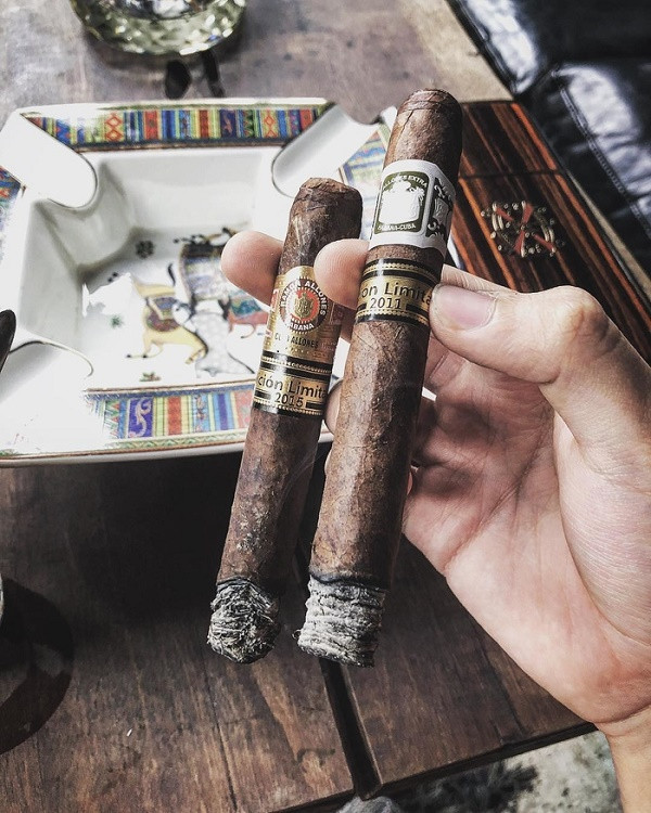 Những điếu xì gà đắt đỏ đến từ khắp nơi trên thế giới cũng là sở thích của Bảo Hưng. Ảnh: Tiin.