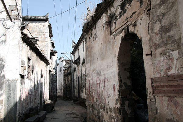 Mỗi ngã rẽ dường như tiết lộ một bức tranh tuyệt đẹp. Tất cả vẫn còn nguyên vẻ đẹp cổ xưa. (Ảnh: Blogspot)