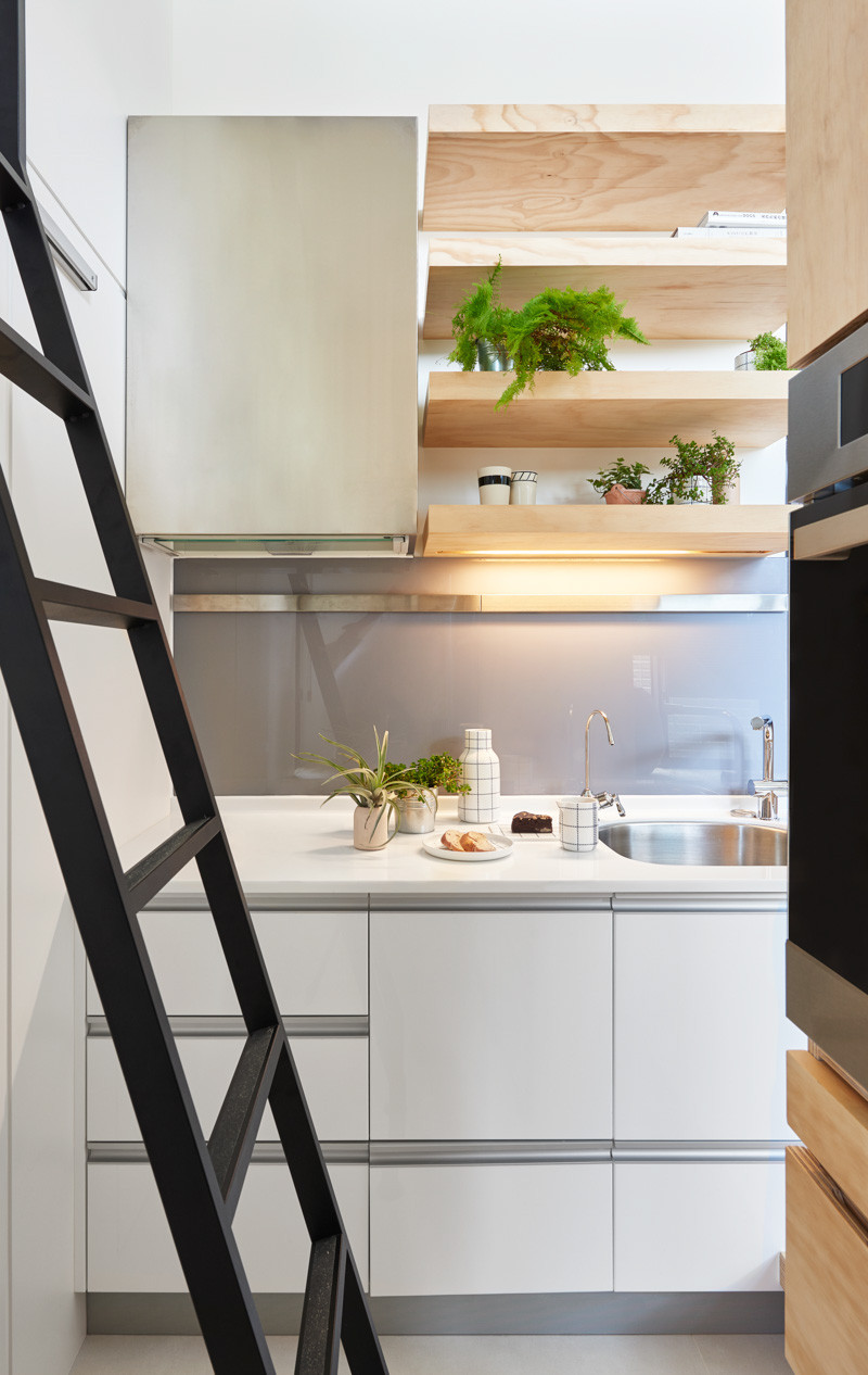 Khu vực bếp và bồn rửa.