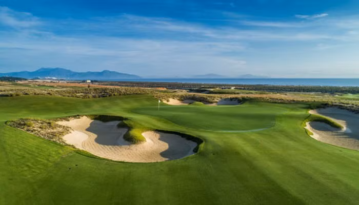 Sân Golf Cam Ranh thuộc Bãi Dài, Bắc bán đảo Cam Ranh (tỉnh Khánh Hòa) có tổng diện tích 800 ha. Ảnh: VnEconomy.